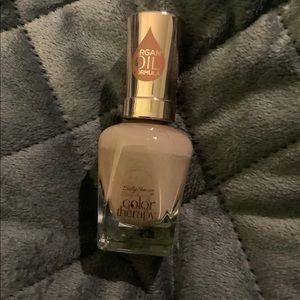 Sally Hansen color therapy